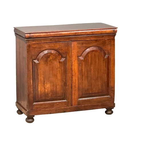 1249 - An 18th century George III mahogany side cabinet with hidden drawer and multi interior drawers. Circ... 