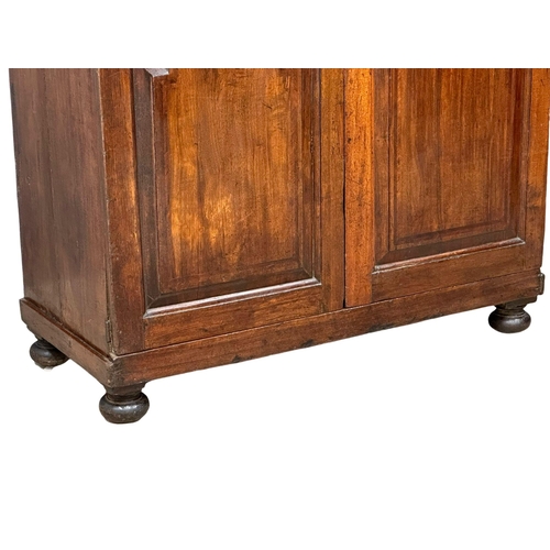 1249 - An 18th century George III mahogany side cabinet with hidden drawer and multi interior drawers. Circ... 