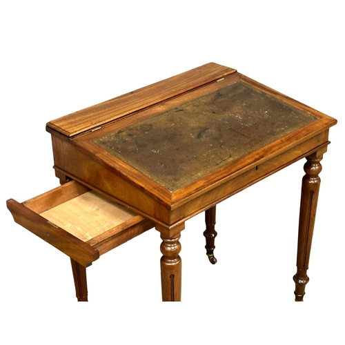 1250 - A Victorian mahogany writing desk with leather top hidden drawer. 70x49x78cm