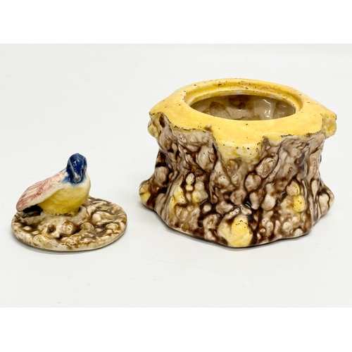 41 - An Early/Mid 19th Century glazed pearl ware lidded pot. Circa 1800-1850. 13.5x12cm