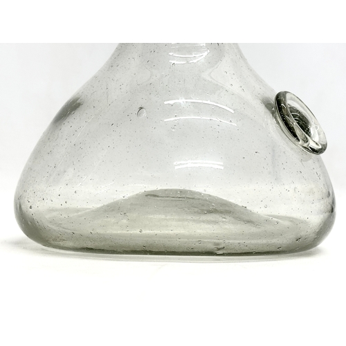 103 - A large Early 19th Century hand blown carafe decanter. Circa 1800. 20x20cm