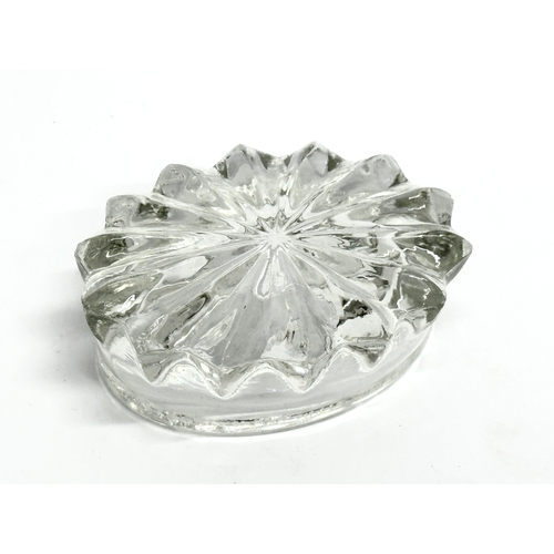 129 - A set of 4 Mid 19th Century Victorian glass salt cellars. 8.5x6.5x3cm