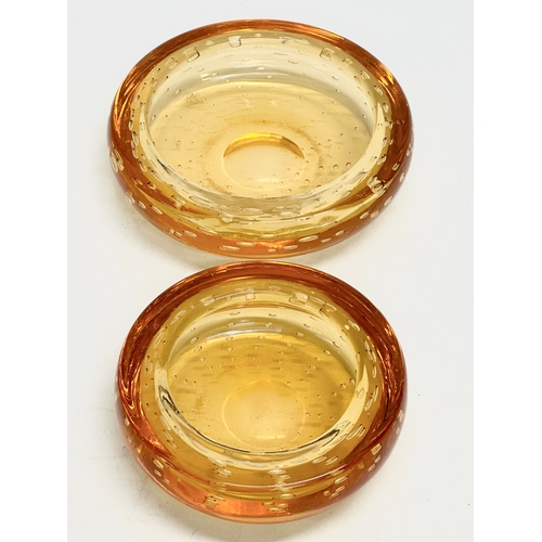 131 - A pair of Mid 20th Century controlled bubble bowls designed by Geoffrey Baxter for Whitefriars. Larg... 