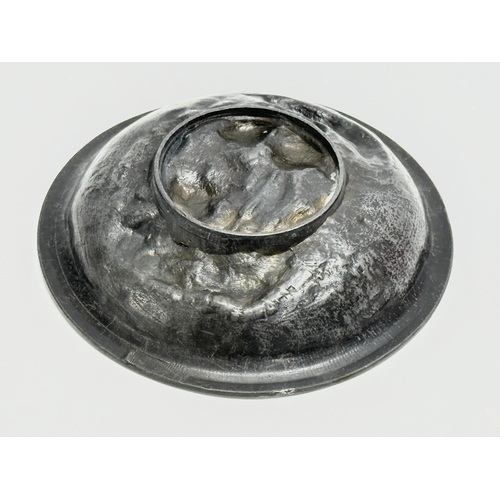 136 - A Late 19th Century heavy pewter relief bow. 15x3cm