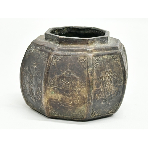 18 - An 18th/19th Century Chinese 8 Treasures bronze tank jar. Seal mark underneath. 7.5x7.5x6cm