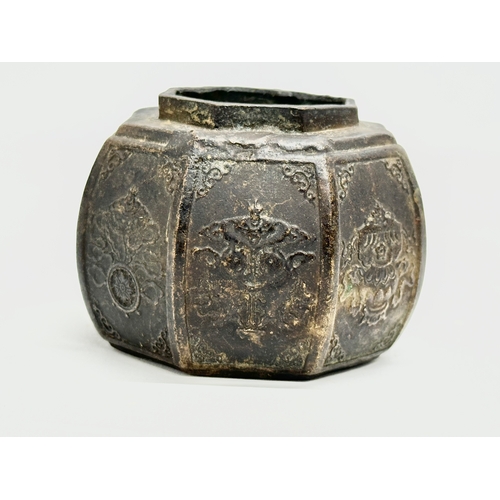 18 - An 18th/19th Century Chinese 8 Treasures bronze tank jar. Seal mark underneath. 7.5x7.5x6cm