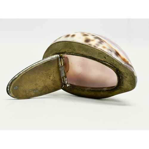 48 - A Late 18th/Early 19th Century cowrie shell snuff box. 8x5x3.5cm