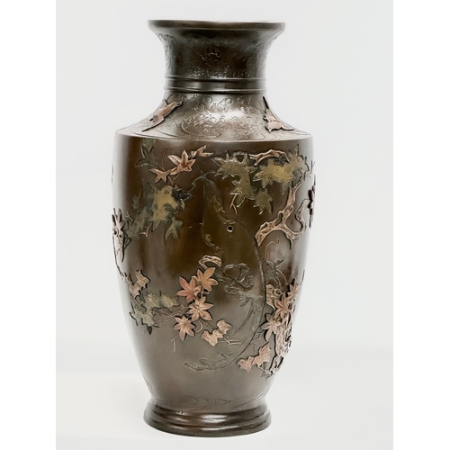 139 - A large Late 19th Century Japanese bronze pot. Attributed too Miyabe Atsuyoshi. Decorated with relie... 