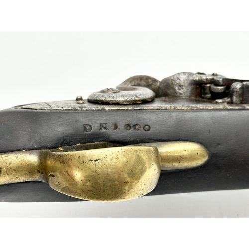 23 - A Late 18th/Early 19th Century George III Flintlock pistol. 40cm