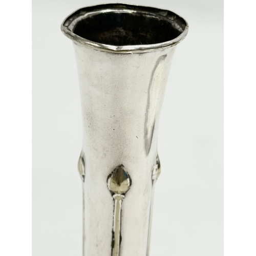 179 - An Art Nouveau E.P.N.S rose vase. Circa 1900. 8.5x14.5cm