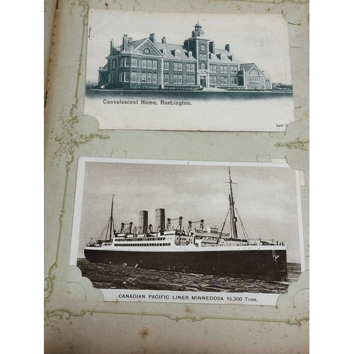 401 - A collection of vintage postcards.