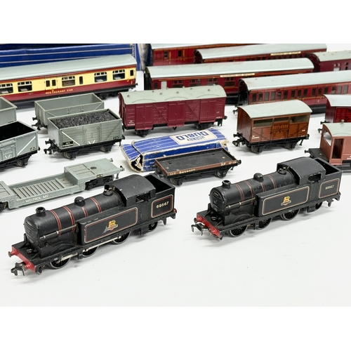 426 - A quantity of Hornby locomotives and carriages etc.