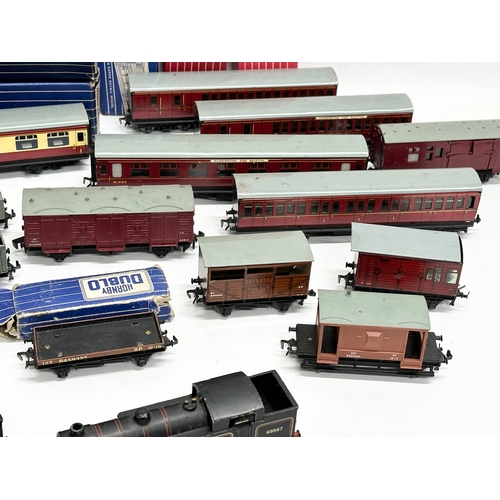 426 - A quantity of Hornby locomotives and carriages etc.