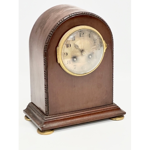 153 - A Japy Freres mantle clock. 19th Century. With pendulum. 22x12x27cm