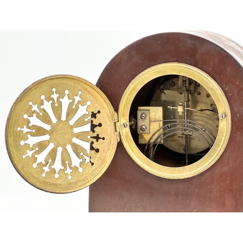 153 - A Japy Freres mantle clock. 19th Century. With pendulum. 22x12x27cm