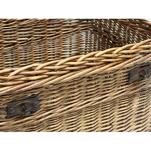 255 - A 1930’s wicker basket. 41x29x27cm