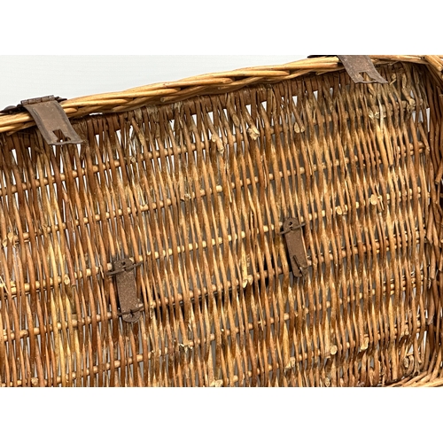 255 - A 1930’s wicker basket. 41x29x27cm