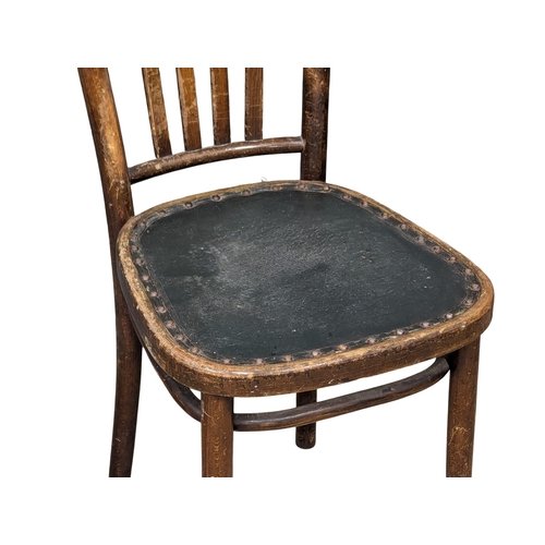 1041 - A pair of vintage Bentwood chairs