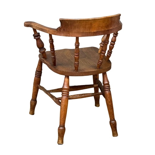 827 - A Victorian elm and beech elbow chair/armchair.