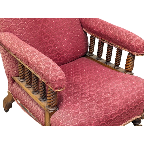 841 - A large William IV mahogany framed gents armchair with reeded supports and legs. 69x90x98cm