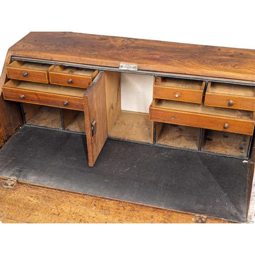 856 - A George III oak writing bureau, circa 1790-1800. 89x54x107cm