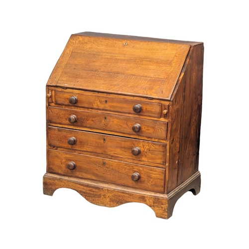 856 - A George III oak writing bureau, circa 1790-1800. 89x54x107cm