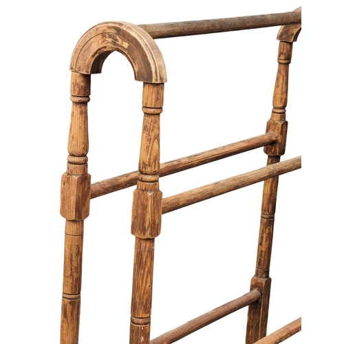 873 - An Edwardian pine towel rail.