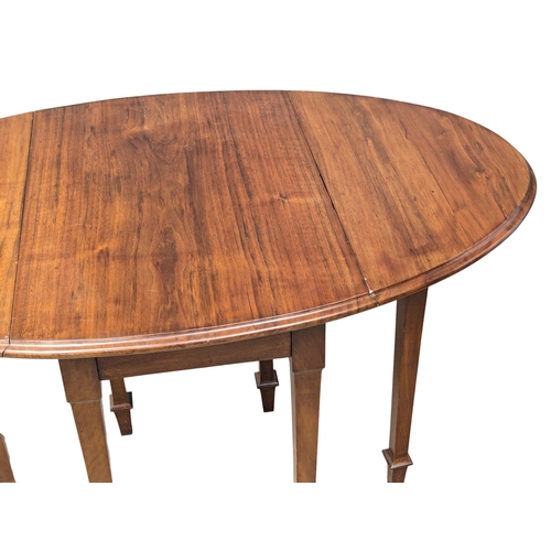 877 - An Early 20th Century walnut drop leaf table. 70x48x80cm