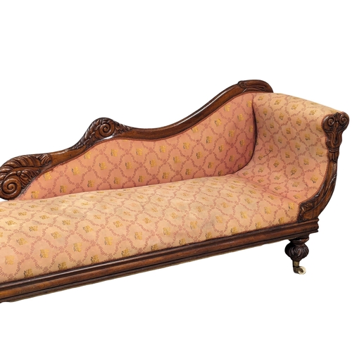 908 - A large good quality William IV mahogany chaise lounge on brass cup casters. 191cm