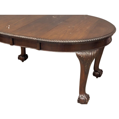 983 - An Early 20th Century Chippendale Revival mahogany dining table. 150x107x76cm