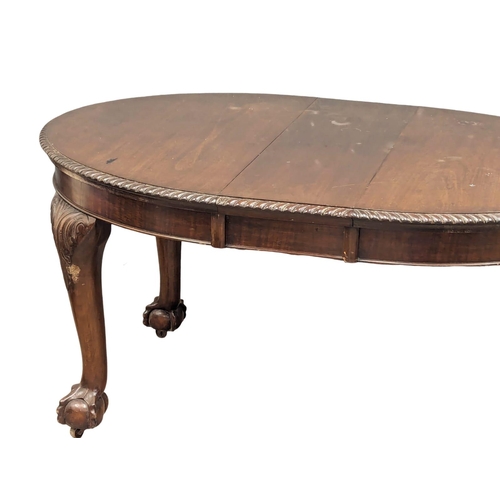 983 - An Early 20th Century Chippendale Revival mahogany dining table. 150x107x76cm