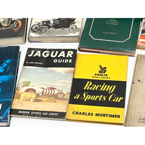 592 - A collection of vintage books on cars/racing cars.