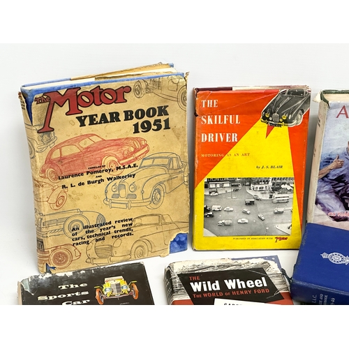 592 - A collection of vintage books on cars/racing cars.