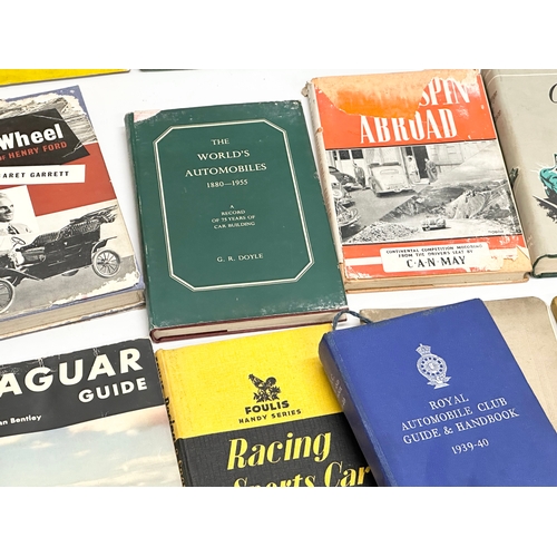 592 - A collection of vintage books on cars/racing cars.