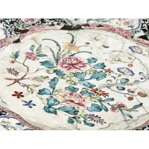 320 - An 18th Century Chinese Qianlong enamelled tray. 19cm