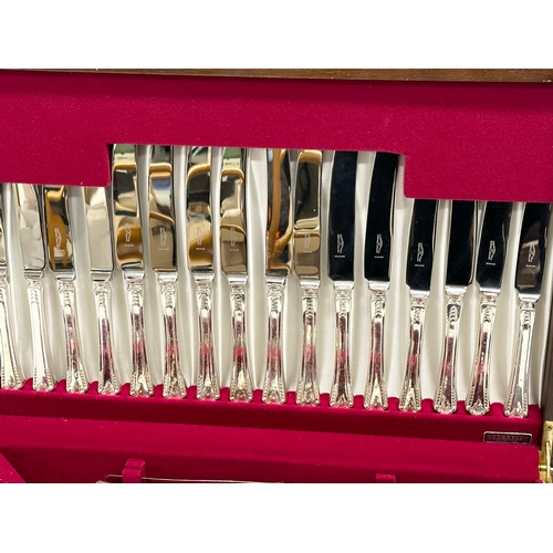 572 - A large canteen of silver plated and stainless cutlery. 47x32x9.5cm