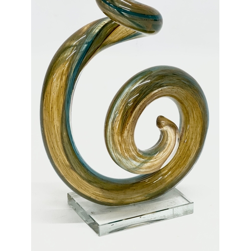 602 - An art glass spiral sculpture. 36cm