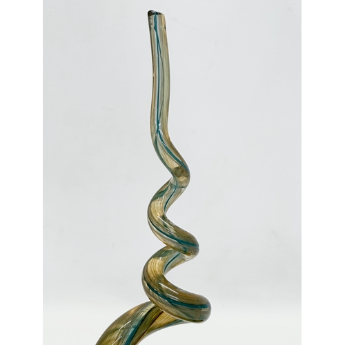 602 - An art glass spiral sculpture. 36cm