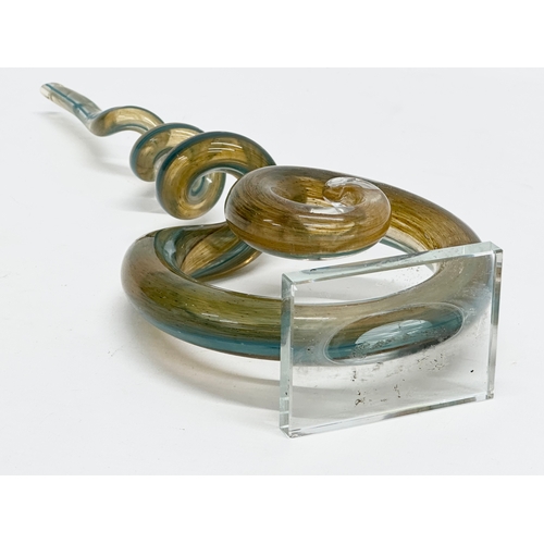 602 - An art glass spiral sculpture. 36cm