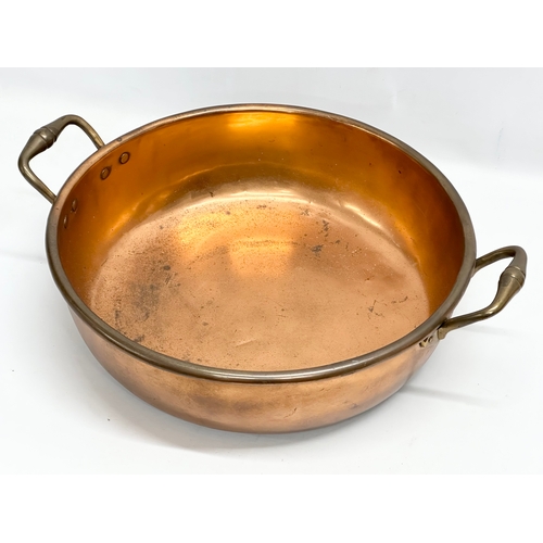 345 - Victorian copper ware. A large Victorian copper jelly pan/jam pan, with a Victorian copper pot with ... 