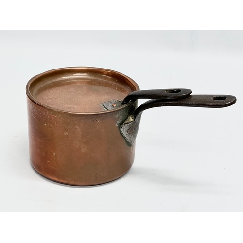 345 - Victorian copper ware. A large Victorian copper jelly pan/jam pan, with a Victorian copper pot with ... 