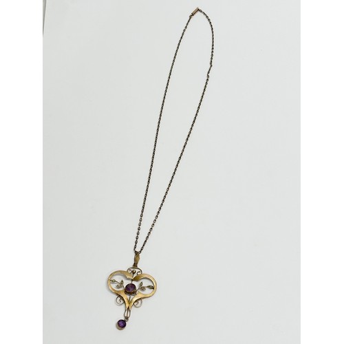 468 - A 9ct gold pendant and chain, 4.78 grams