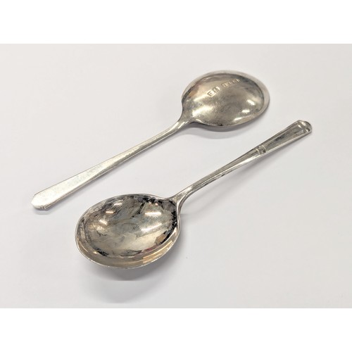 480 - A pair of silver spoons in case, Glasgow 1947