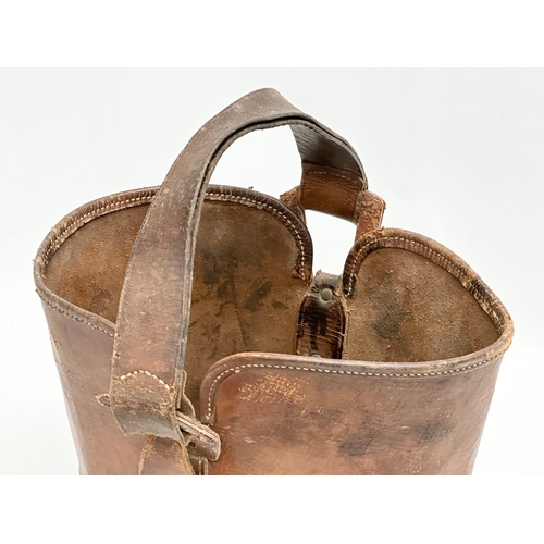 360 - A 1930’s Norris leather bucket bag/carrier. 27x28x24cm