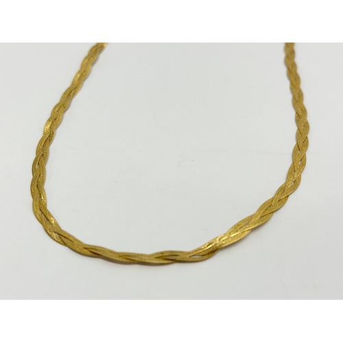 461E - A 9ct gold ladies necklace. 4.62 grams. 46cm open