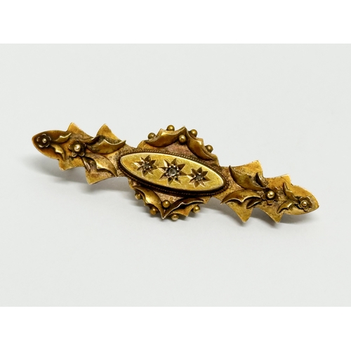 461G - A Victorian 15ct gold brooch. 2.5 grams.