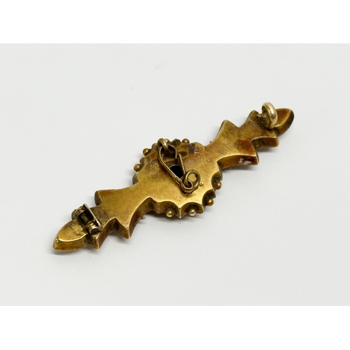 461G - A Victorian 15ct gold brooch. 2.5 grams.