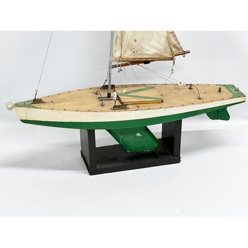 410A - A large Early/Mid 20th Century wooden pond yacht. 66x113cm