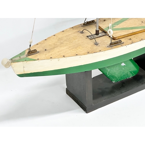 410A - A large Early/Mid 20th Century wooden pond yacht. 66x113cm