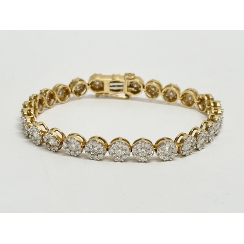 460B - An 18ct gold and Diamond cluster bracelet, 5.4ct Diamond. 16 grams total